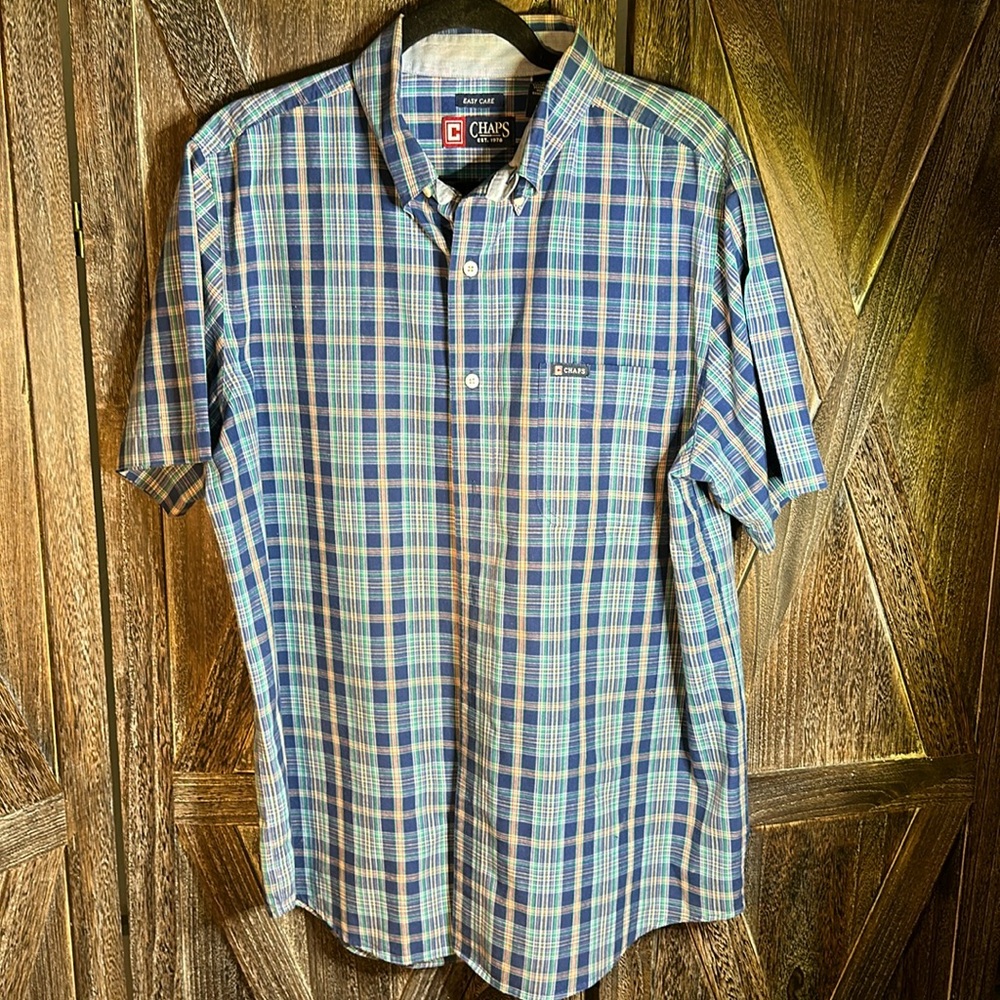 Men’s Chaps sz L blue plaid button down shirt in like new condition